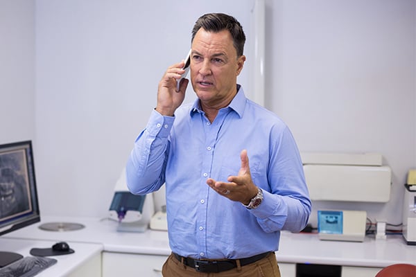 dentist-on-the-phone-with-parent
